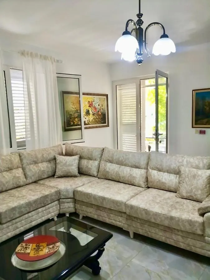 Golem Beach Apartment With Enchanting Garden  Golem (Tirana)